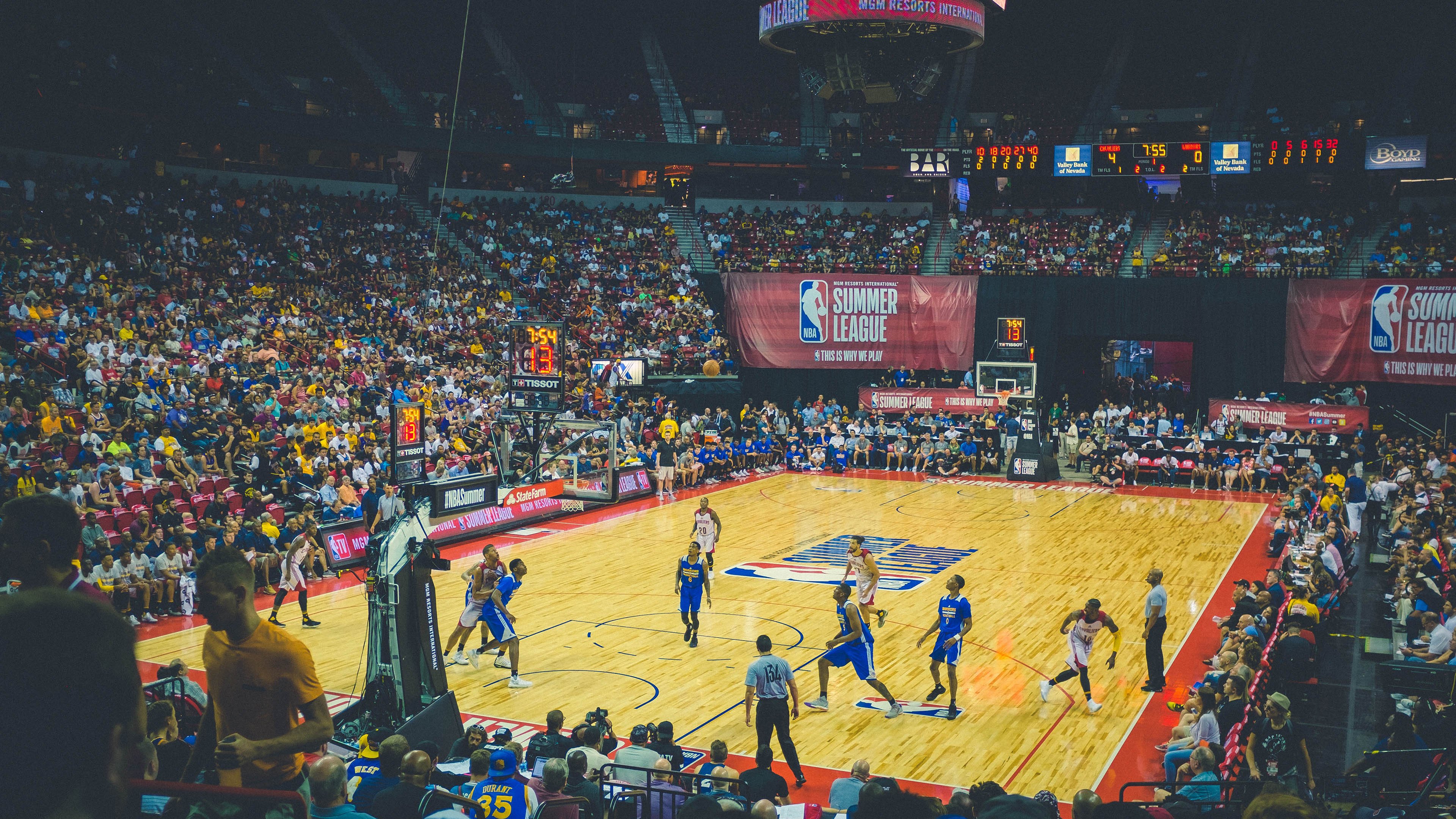 上海队精神闪耀NBA？乔治末节接管比赛，诠释最后时刻的篮球哲学